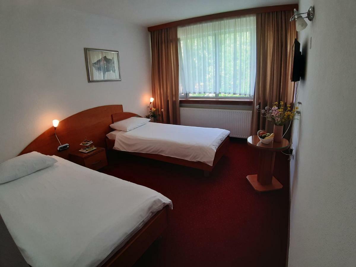 Park Hotel Bihać エクステリア 写真